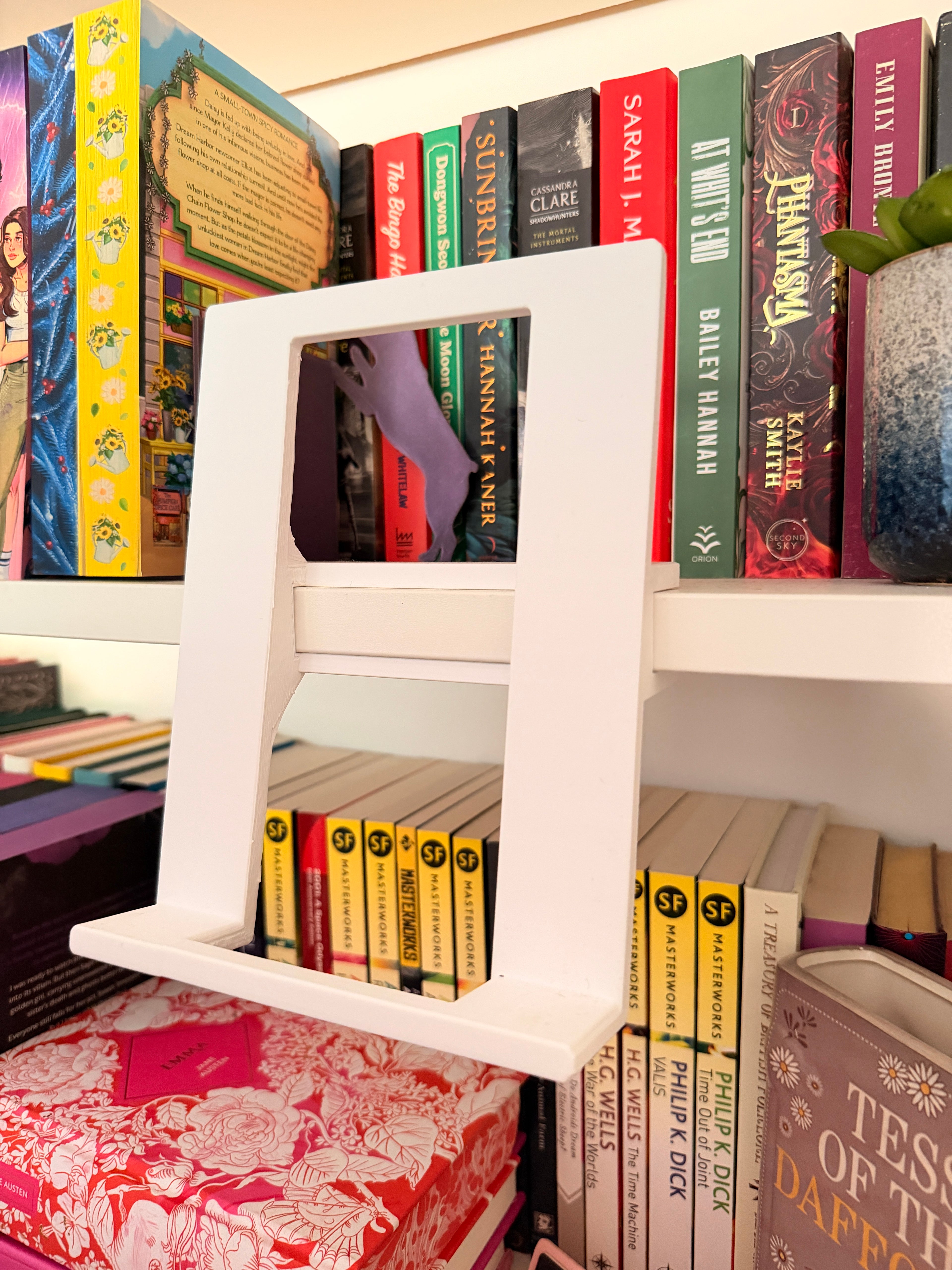 Invisible book stand-